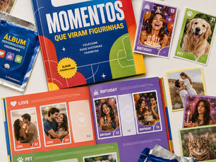 Álbum personalizado de figurinhas com fotos de casal, aniversário e pet, representando ideias de produtos fotográficos impressos e colecionáveis para fotógrafos.