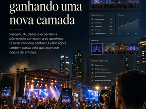 Fotógrafo registrando um evento ao vivo enquanto telas digitais mostram galeria, dados e organização de imagens, ilustrando a nova camada da fotografia de evento com IA.