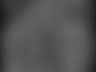 pedestre na rua. preto e branco. simetria