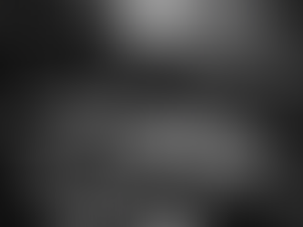 diretor revelando fotos no hotel