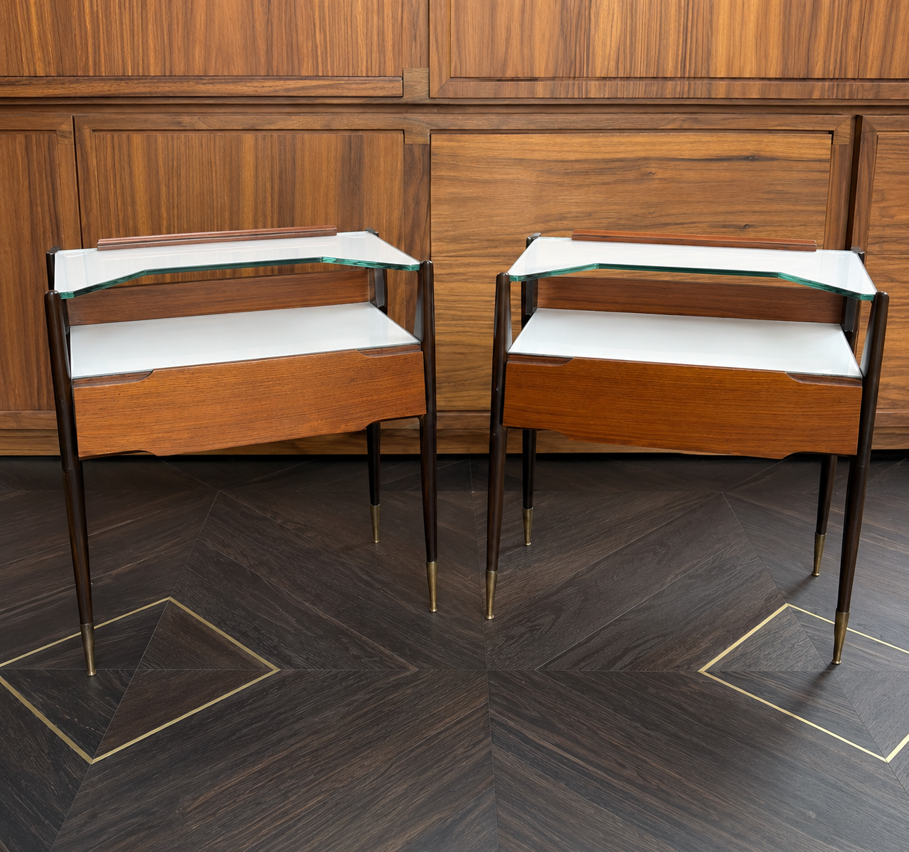 Pair of elegant bedside tables 1950 La Permanente Mobili Cantu Nightstands