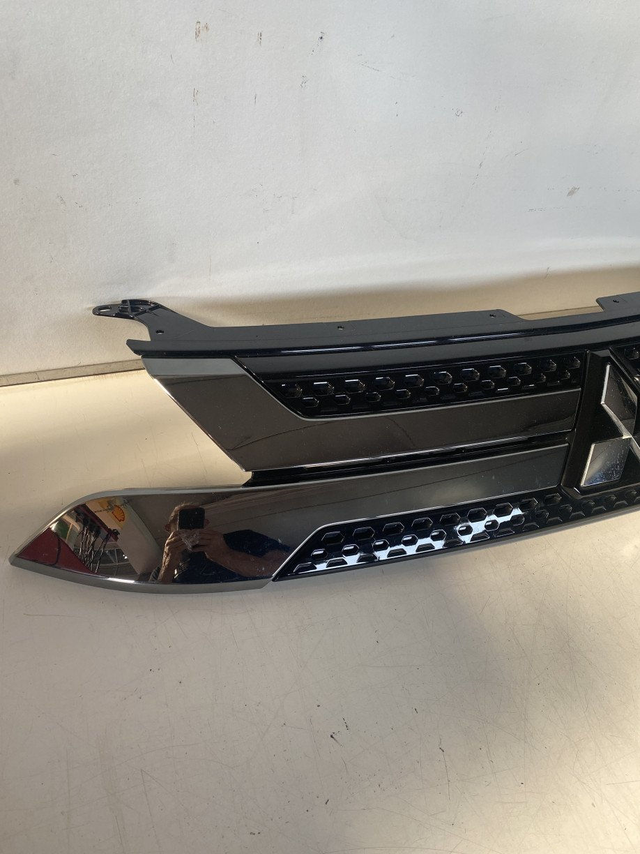 Grille Mitsubishi Outlander (PHEV) 2016 - 7450B299 | Eric de Kort NL