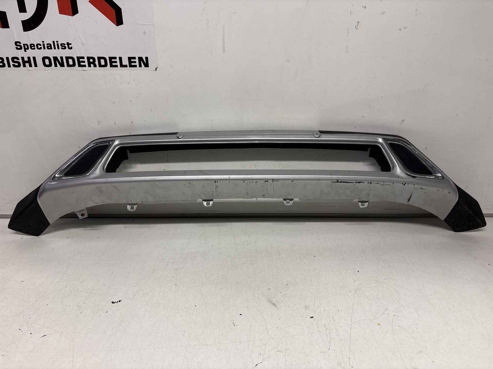 Bumperafdekplaat Voor Mitsubishi Outlander 2019 - 6405A269HA | Eric de Kort NL