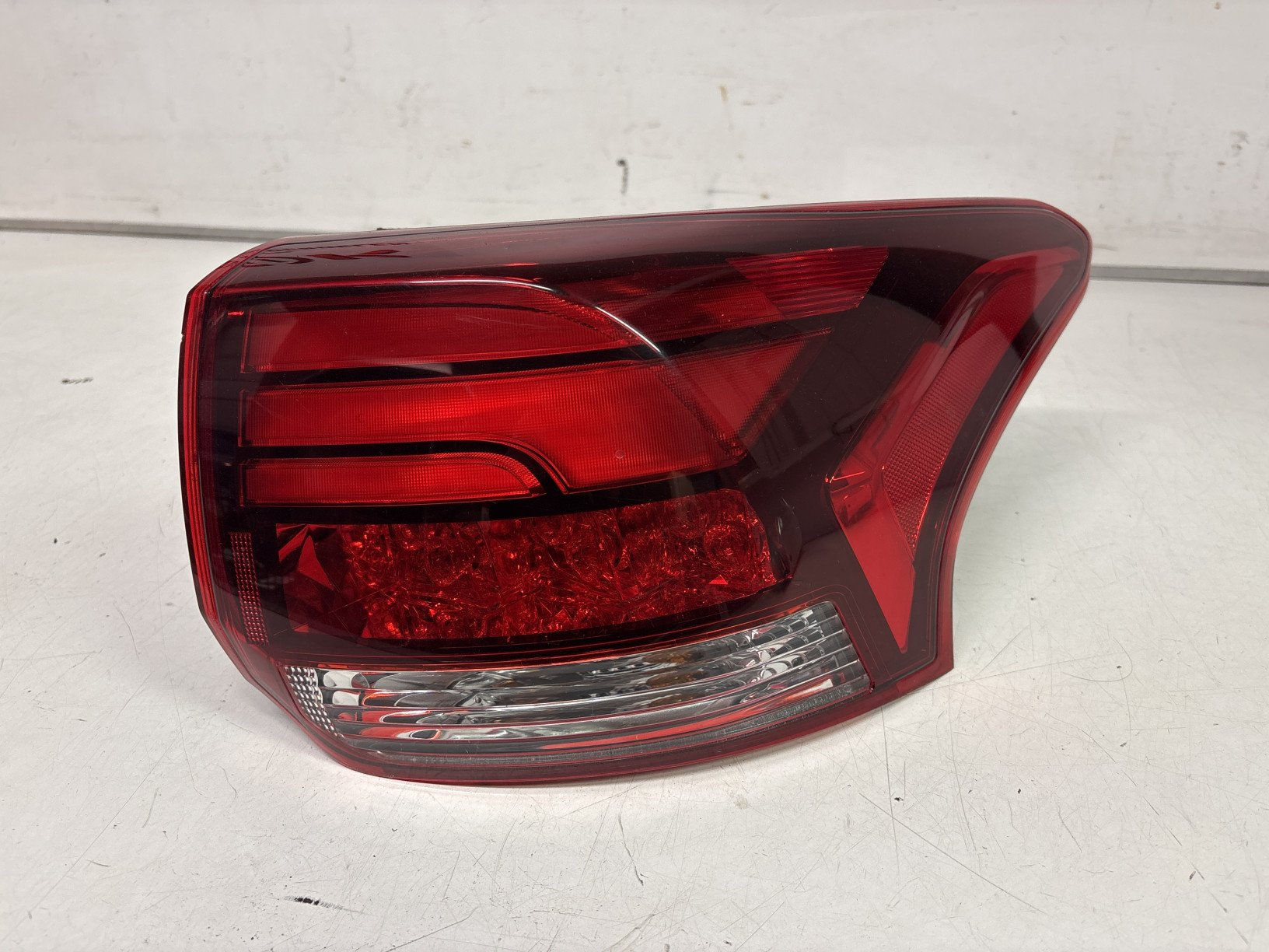 Achterlicht Rechts Mitsubishi Outlander (PHEV) 2016 - 8330A998 | 8330B173 | Eric de Kort NL