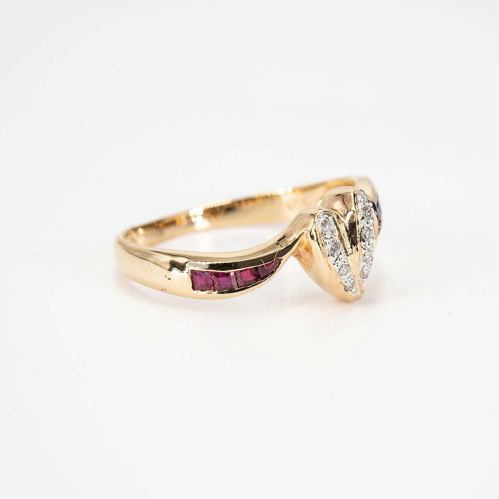 縮圖：Heart Ruby and Diamond Ring in 18K Yellow Gold