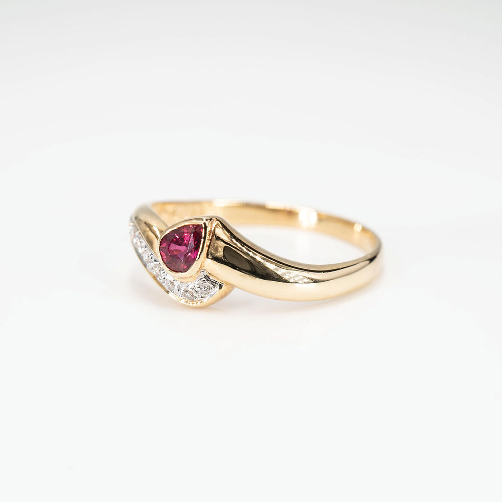 Thumbnail: Vintage Ruby and Diamond Ring in 18K Yellow Gold