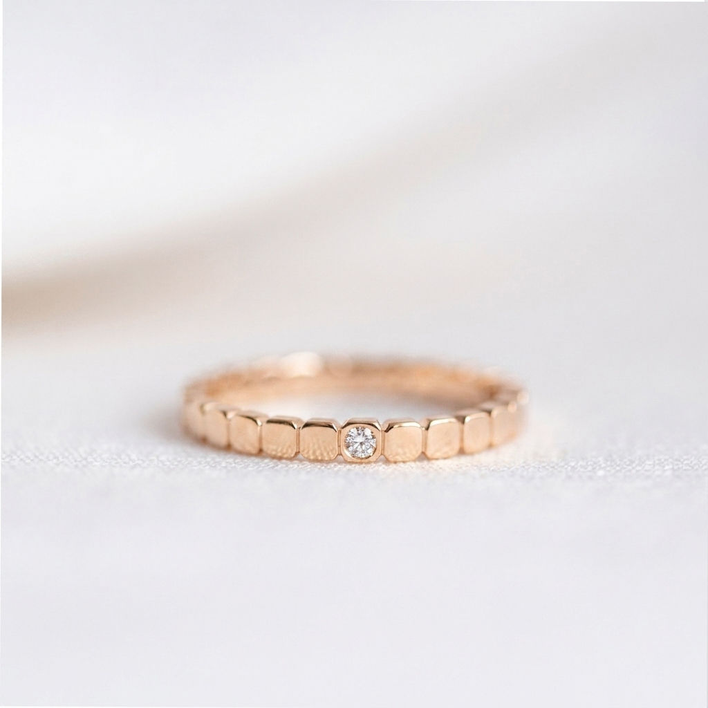 Chamfered Square Bezel Single-Diamond Wedding Band