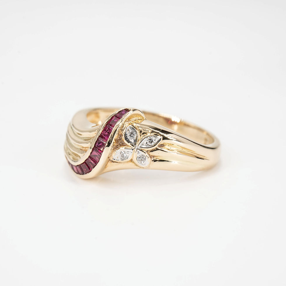 Thumbnail: Vintage Ruby and Diamond Ring in 18K Yellow Gold