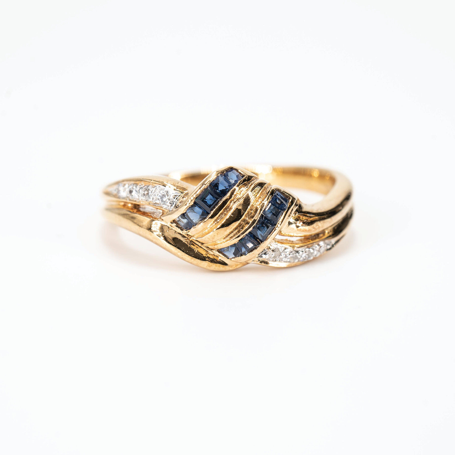 Vintage Blue Sapphire and Diamond Band ring in 18K Yellow Gold