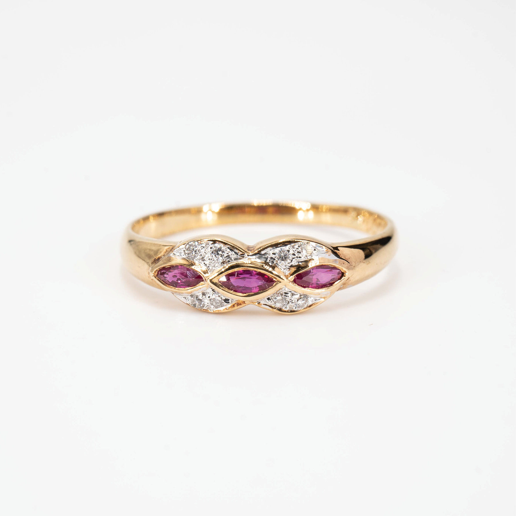 Vintage Ruby and Diamond Ring in 18K Yellow Gold