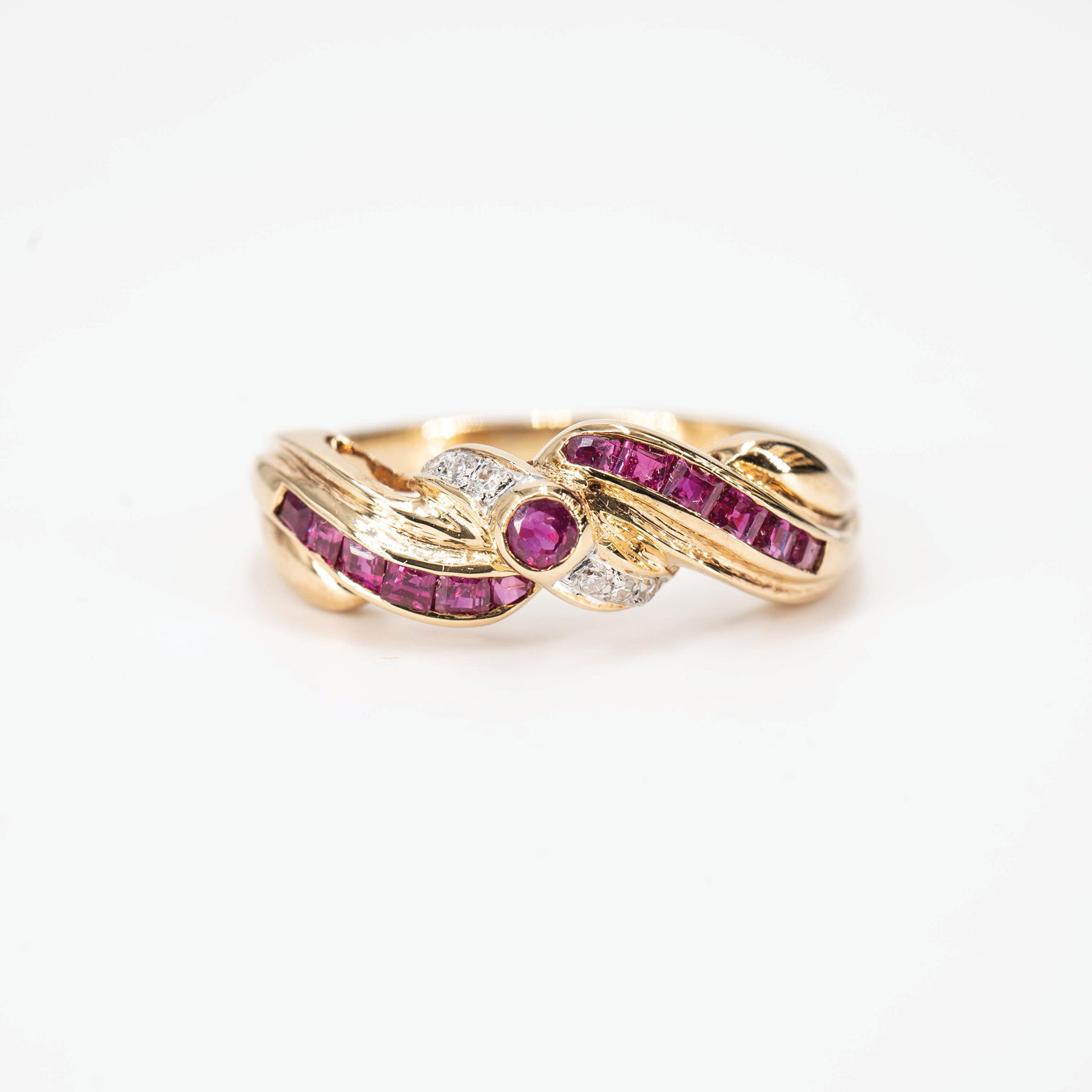 Vintage Ruby and Diamond band ring in 18K Yellow Gold