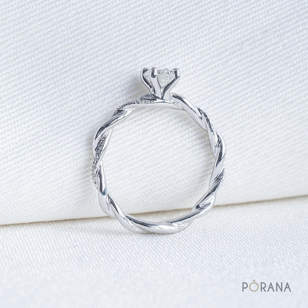 縮圖：Petite Twist Diamond Engagement Ring with delicate diamond details