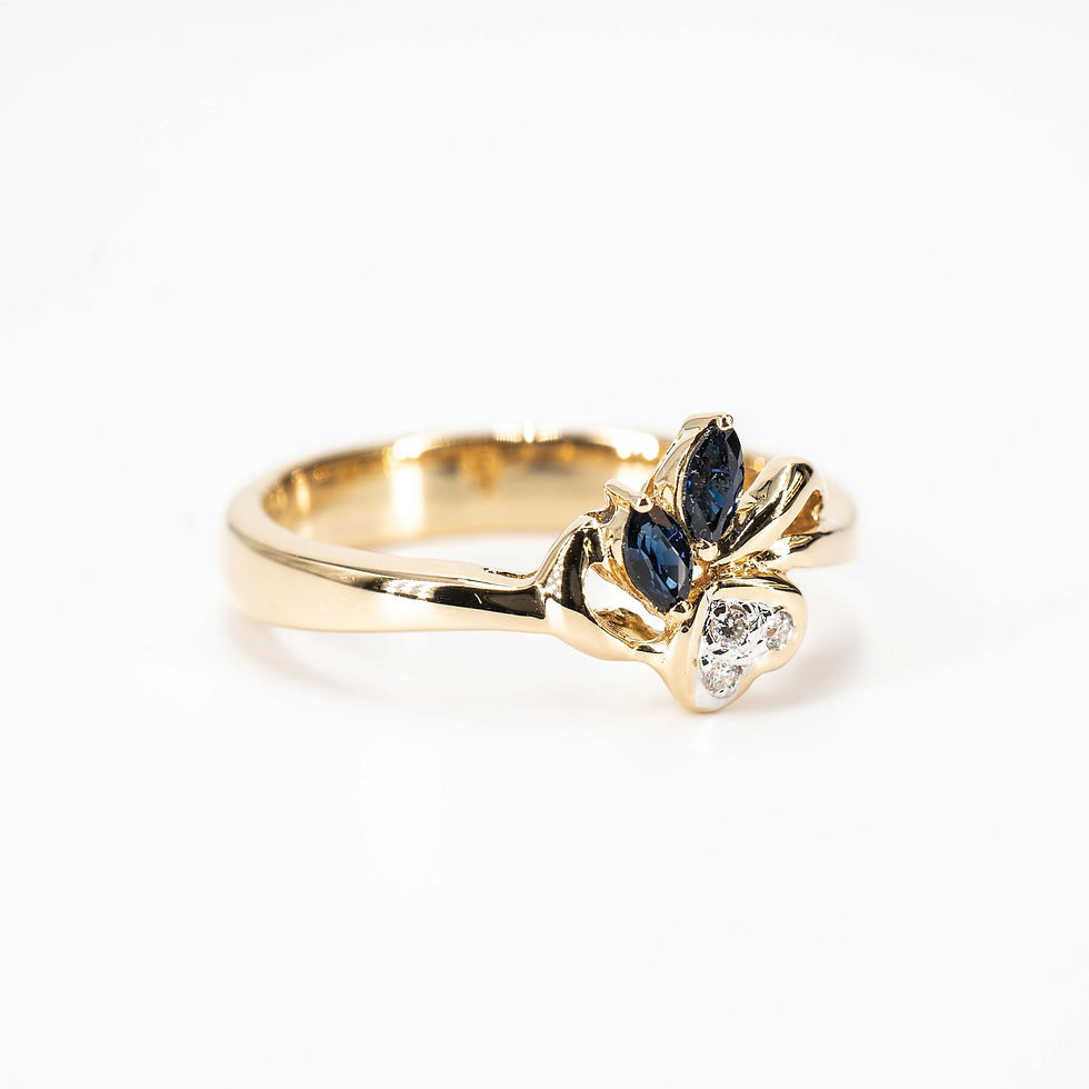 Thumbnail: Vintage Blue Sapphire and Diamond Ring in 18K Yellow Gold