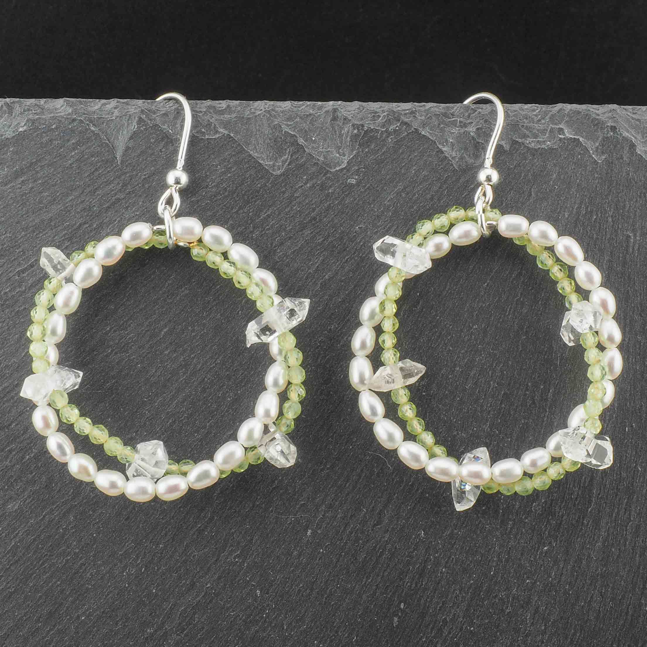 Ohrringe aus Perlen / Grüner Fluorit fac./ Herkimer Diamant (PK)