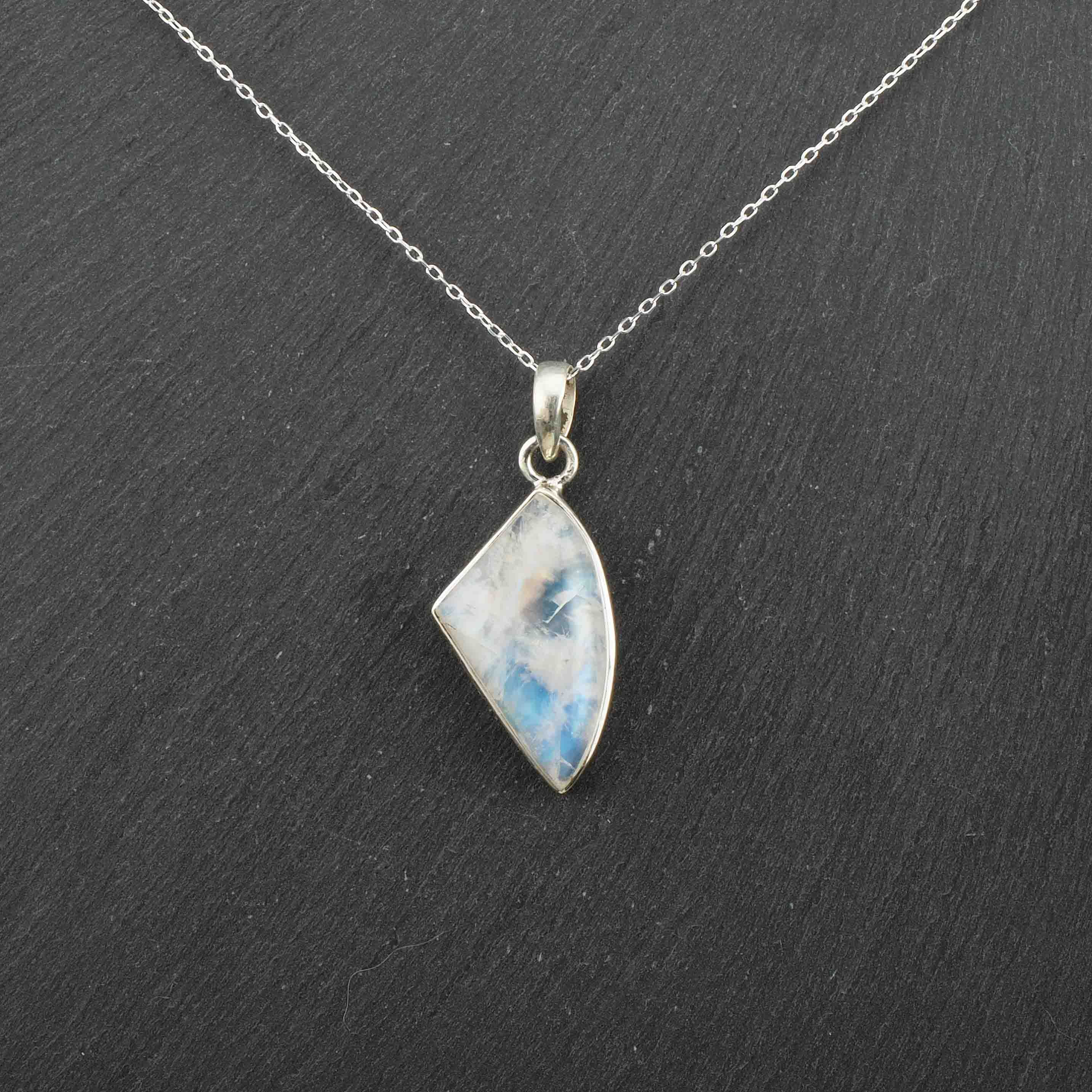 Regenbogen Mondstein Anhänger mit 925 Silber Halskette