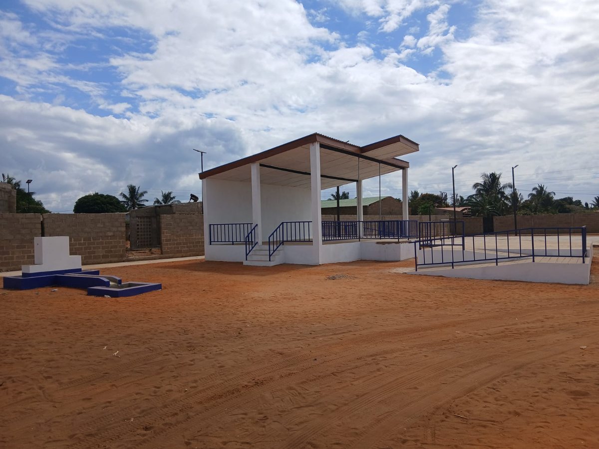 Completed pavilion and ramp at the Muxara public space, Pemba