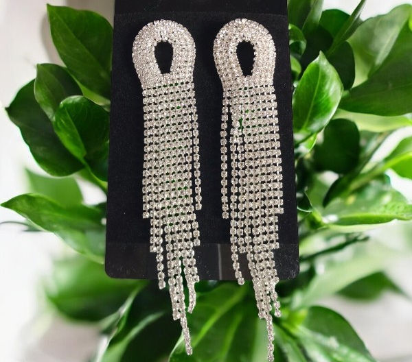 Brinco de Strass Longo base redonda