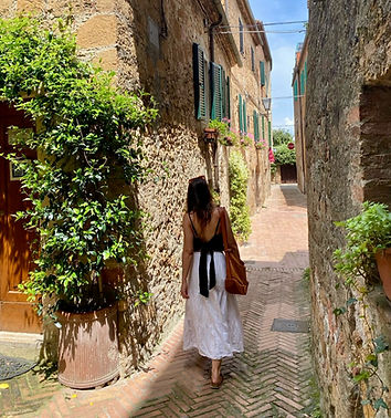 Stroll through Pienza.jpg