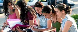 Becas para Mujeres en las Humanidades y las Ciencias Sociales