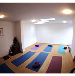 diapoyoga18_edited.jpg