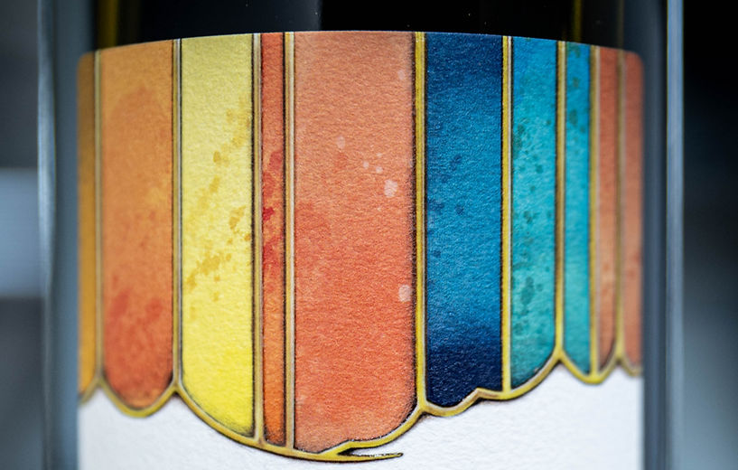 etichetta dele bottiglie di erbaluce a strisce verticali colorate