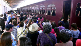 Con la llegada del mítico “Tren del Recuerdo”, miles de
llayllaínos celebraron aniversario N°144 de