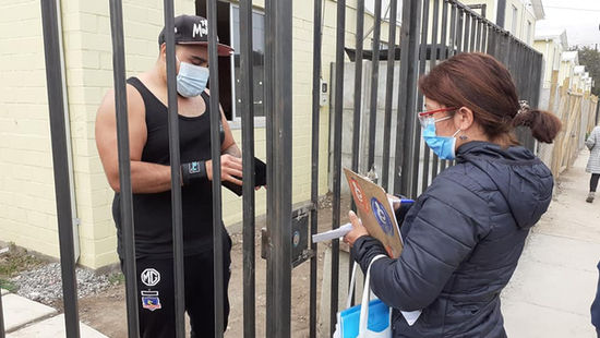 Municipio finaliza segunda entrega de vales de gas en todas las casas de la comuna