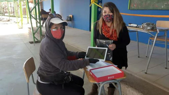 Estudiantes de quinto básico a cuarto medio recibirán tablet y conexión a Internet
