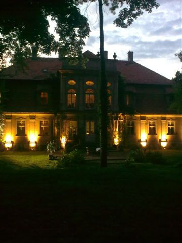 Pałac Popowo nocą