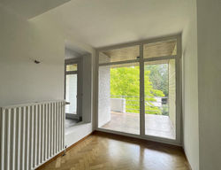 living opening naar keuken