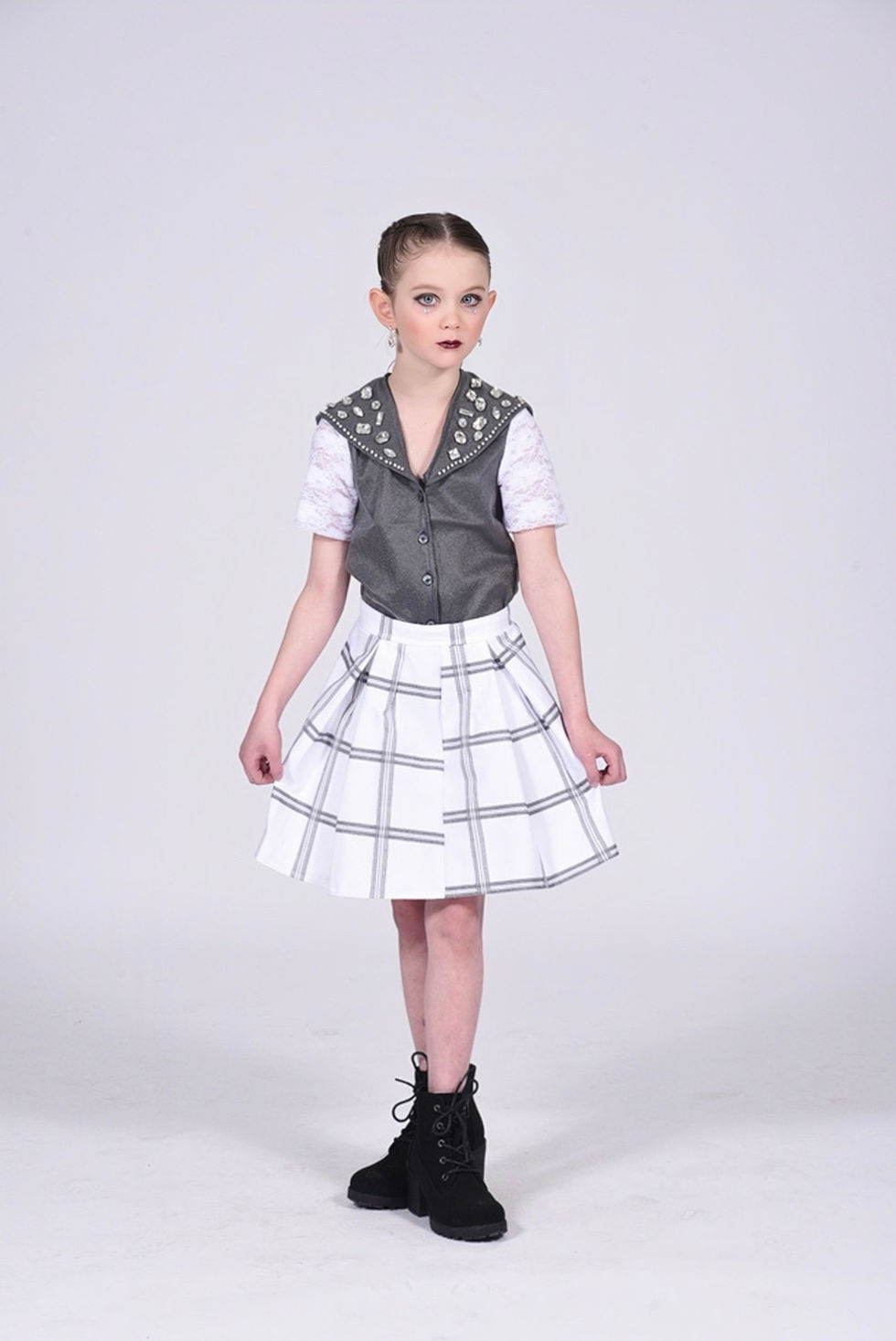 Model: Rhowen Torrey
Photographer: Maureen Spindler
Outfits: Ulala Sato