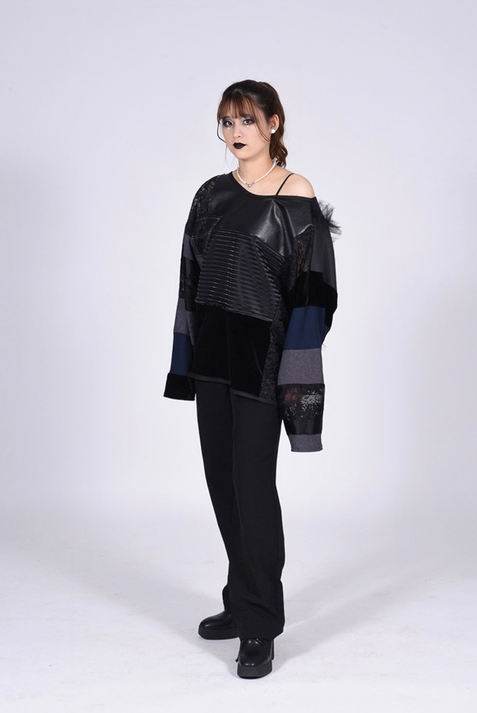 Model: Yui Kondo
Photographer: Maureen Spindler
Outfits: Ulala Sato