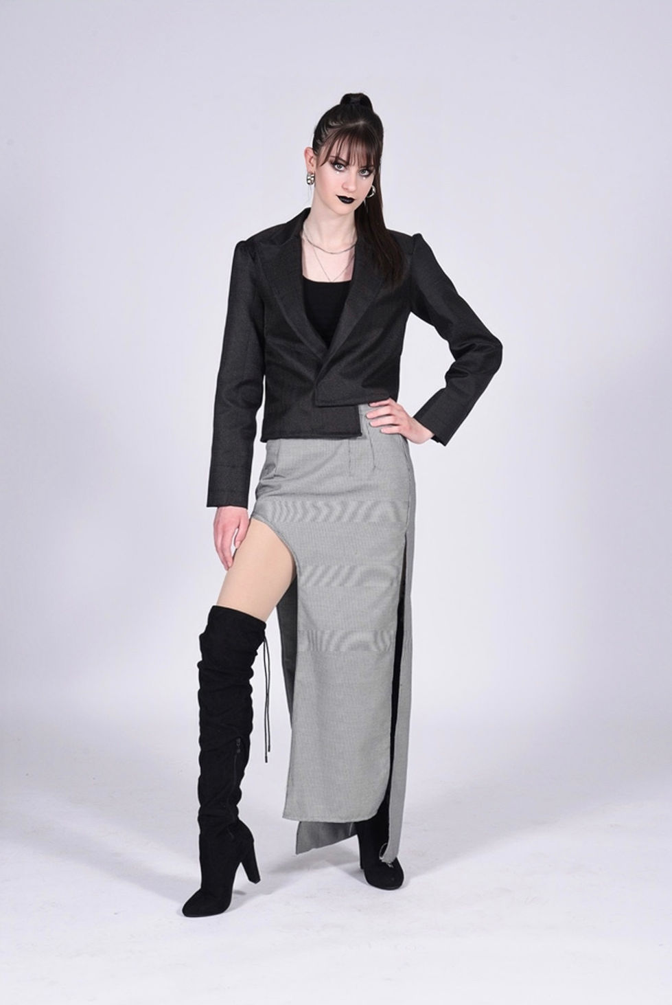 Model: Jessie Kam
Photographer: Maureen Spindler
Outfits: Ulala Sato