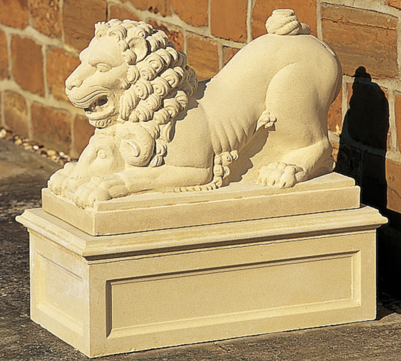 XVIII Century Lion - Makaava leijona