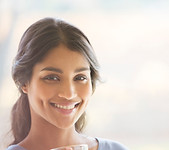 Fille de jouir de sa boisson