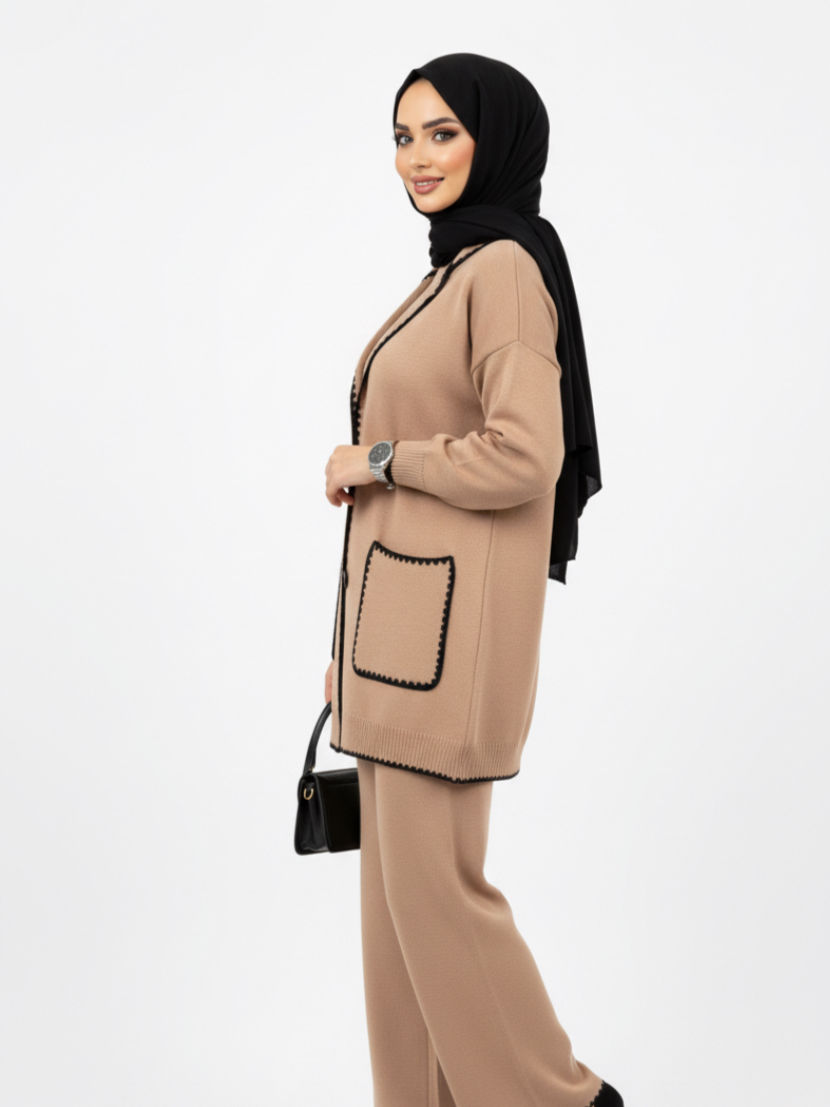 Miniatyrbild: Model wearing Layan Lumiere  Co-ord  set in came brown