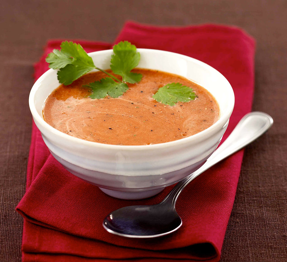 Sopa de tomate con albahaca