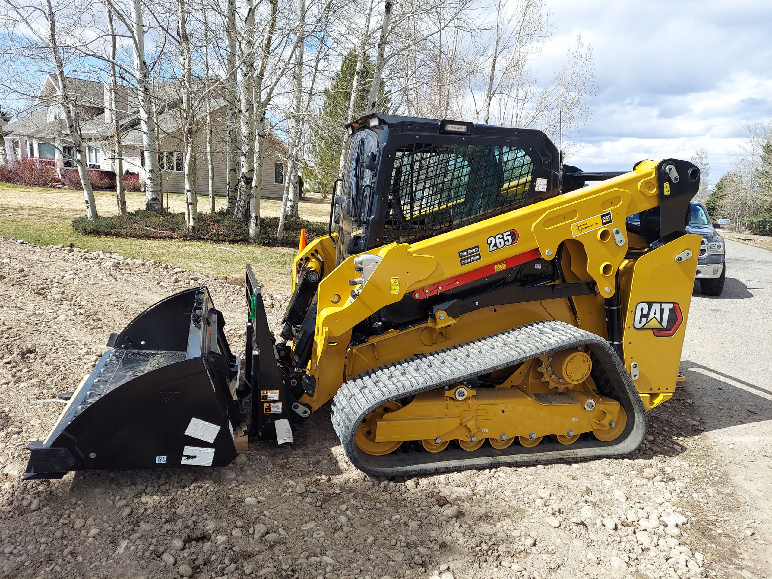 CAT 265 Skid steer - Includes Bucket/forks