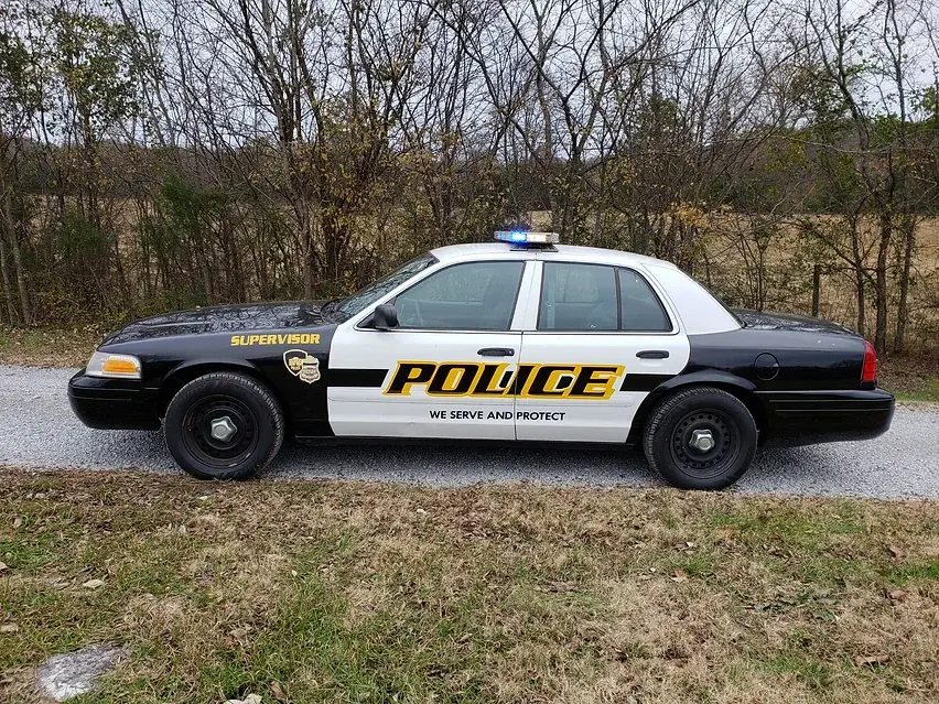 Thumbnail: 2004 Ford Crown Victoria