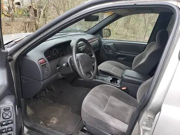 Thumbnail: 2000 Jeep Cherokee