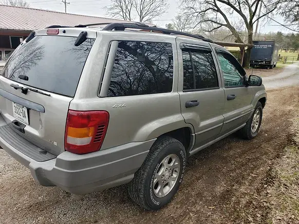 Thumbnail: 2000 Jeep Cherokee