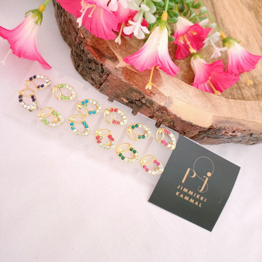 Thumbnail: Trendy Leaf Gold Earring