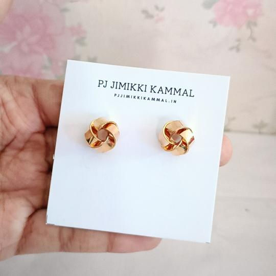 Thumbnail: Twist N Turn Gold Earring