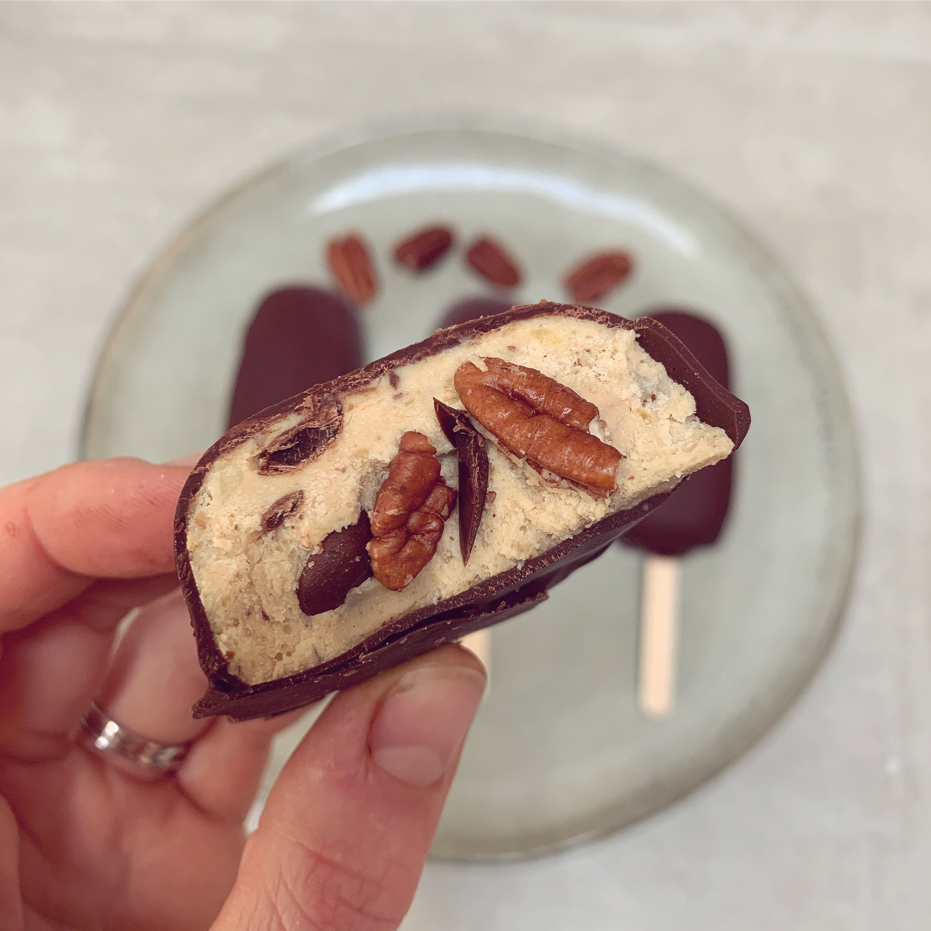 BATON GLACÉ COOKIE DOUGH - NOIX DE PECAN (PAR 2) ✰