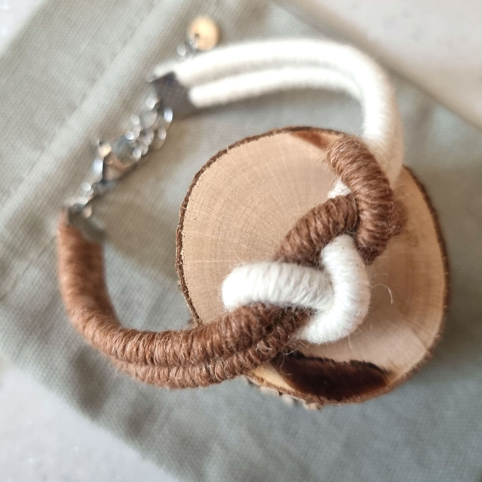 Thumbnail: Alpaca bracelet with knot design - Nutty Brown and Cloud White