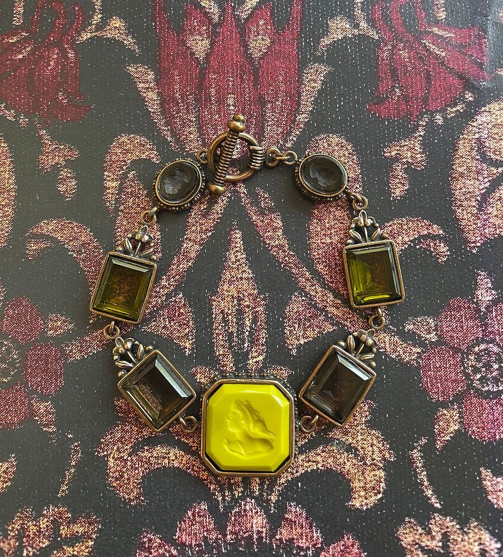 Thumbnail: Intaglio Bracelet