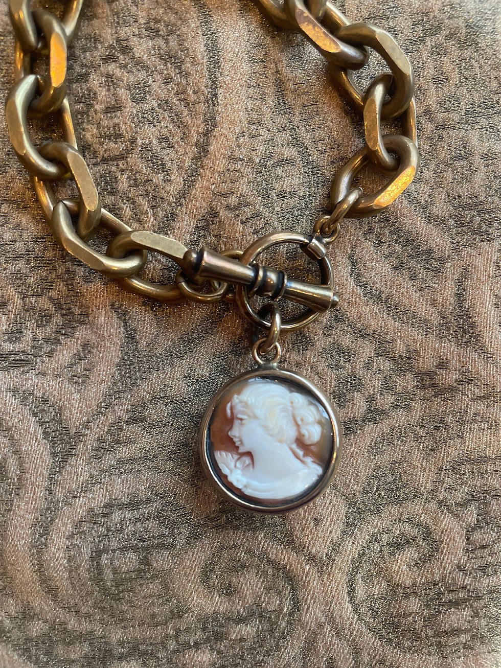 Thumbnail: Shell Cameo Ivy Dome Bracelet