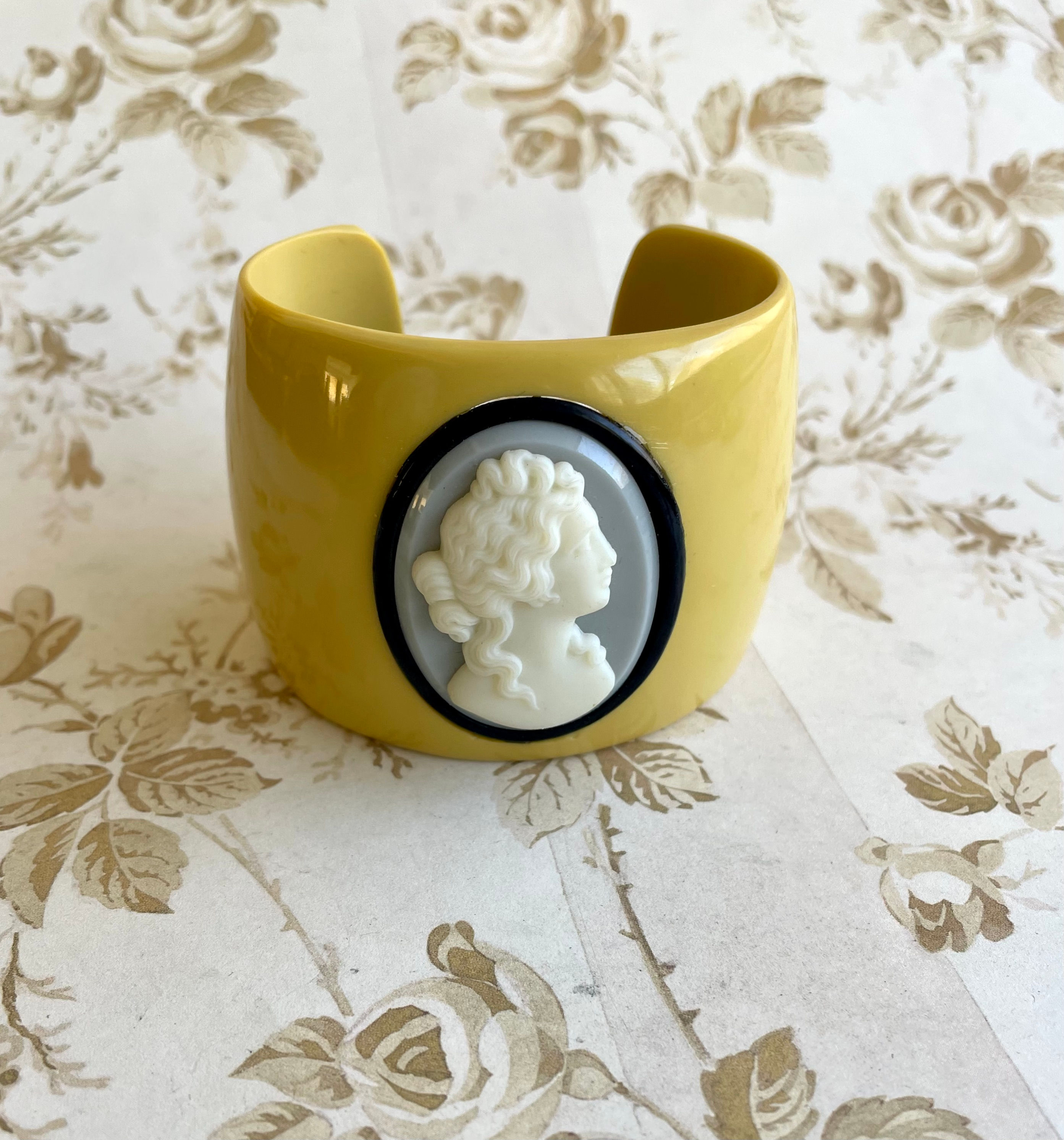 Cloud Cameo Cuff