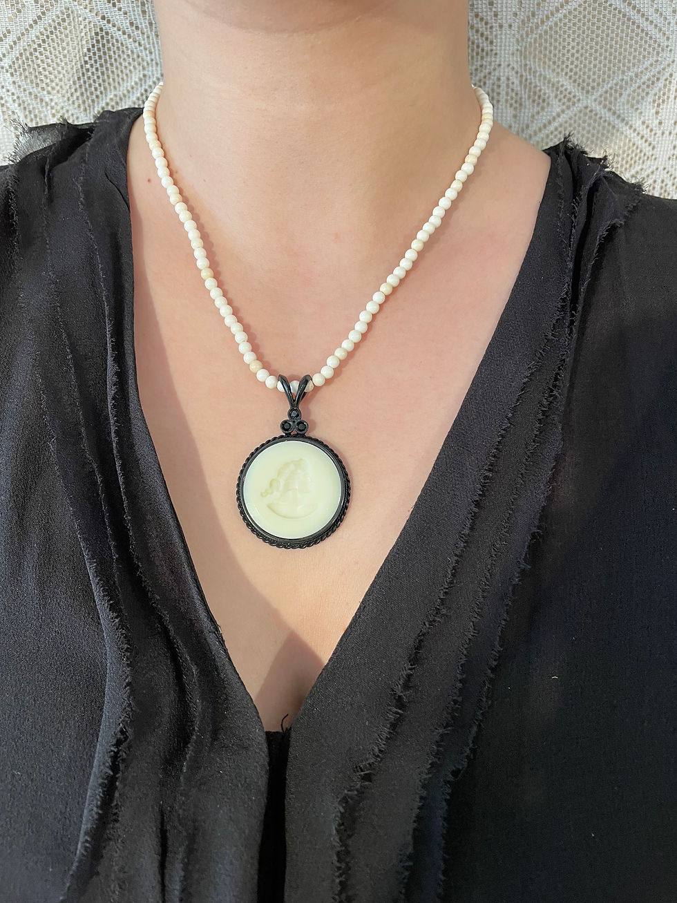 Noir~ Creme & Jet Round Intaglio Necklace