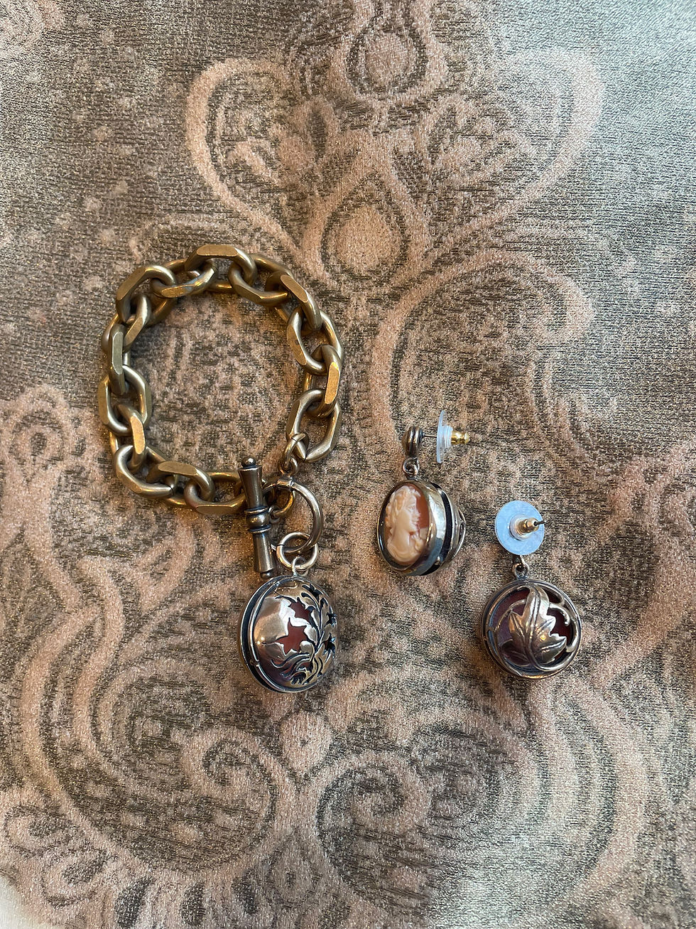 Thumbnail: Shell Cameo Ivy Dome Bracelet
